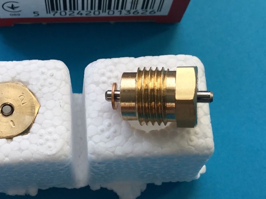 Radiatori: DANFOSS  2 Stopfbuchse zu RA Thermostat Ventilen – Nuovo e nell'imballaggio originale da St. Margrethen SG venduto da alfapeugeot10 2