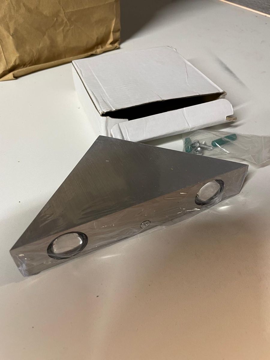Lampes: silver triangular lamp – Neuf avec emballage d'origine à Seuzach par Diamand28