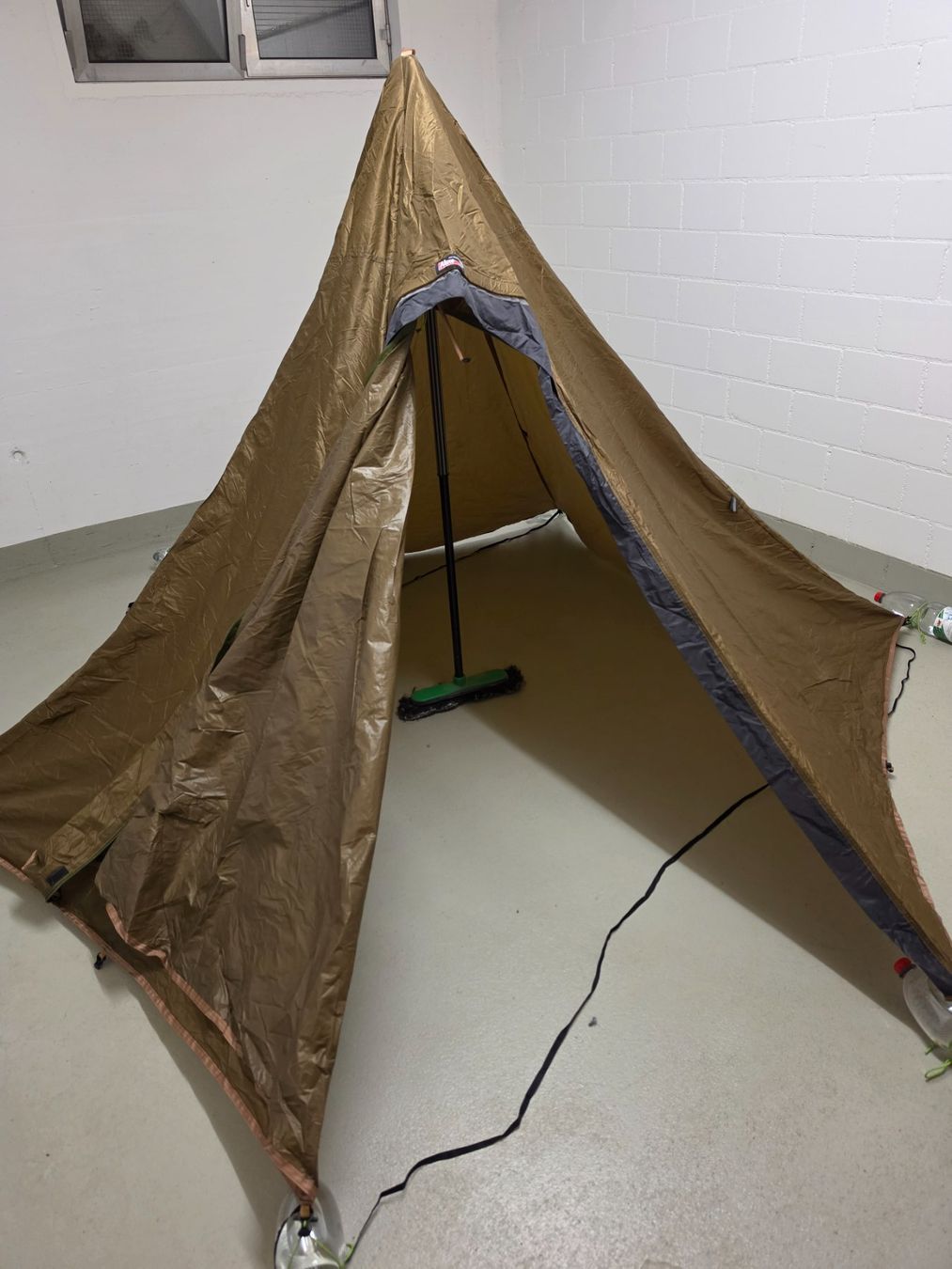 Tende : tipi tepee pyramid Zelt Desert Braun 1 oder 2 Personen NEU – Nuovo e nell'imballaggio originale da Othmarsingen venduto da RafRafBruna 2