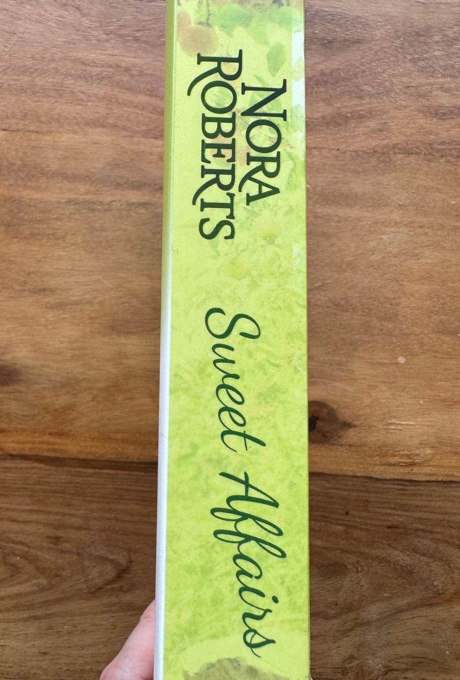 Libri: Nora Roberts - Sweet Affairs – Usato da Horgen venduto da flyingpenguin2000 2