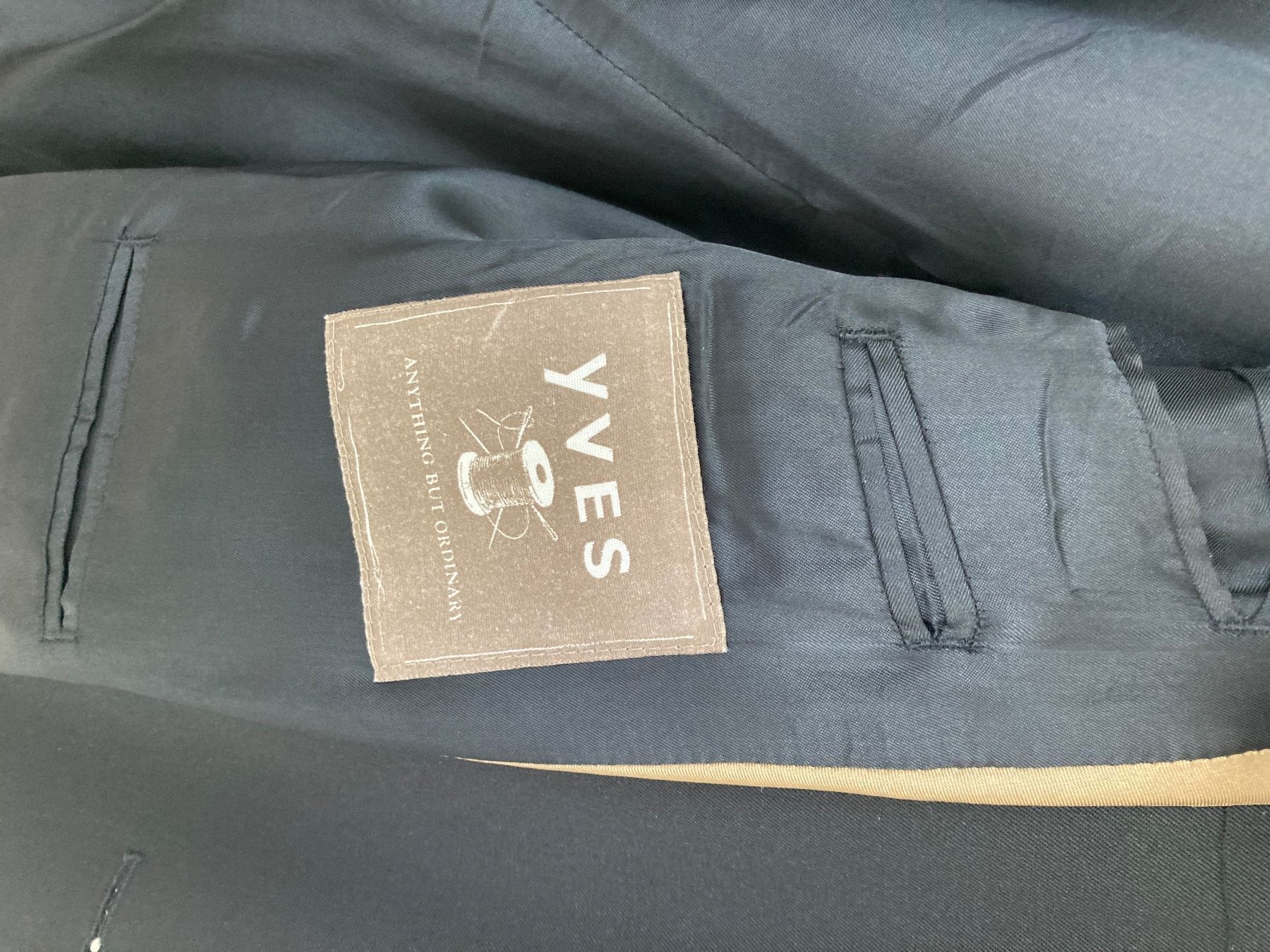 Completi: Veston Yves schwarz Gr. 50 – Usato da Luzern venduto da Aldabema 2