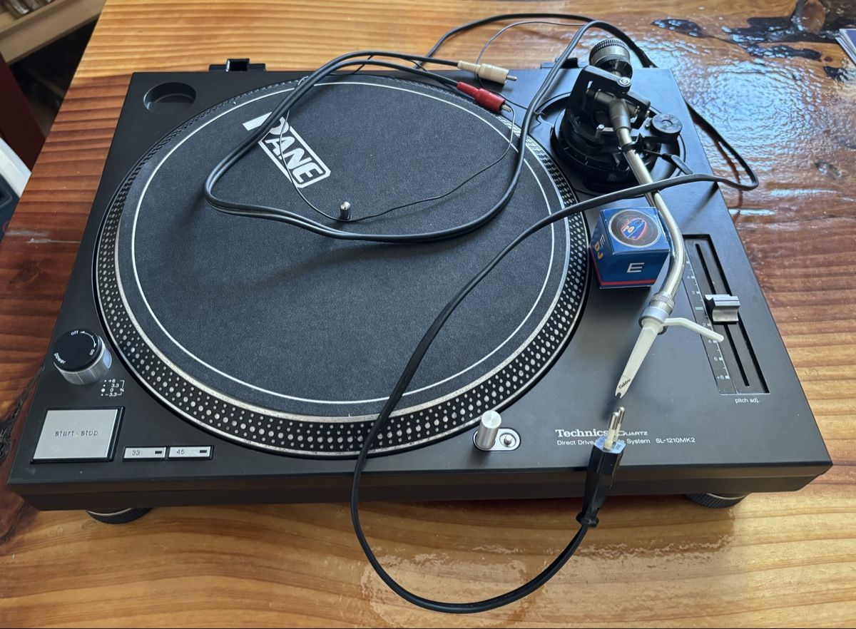 Technics Giradischi: Technics SL-1210MK2 mit Tonabnehmer - Das Original – Usato da Zürich venduto da Juvie 2