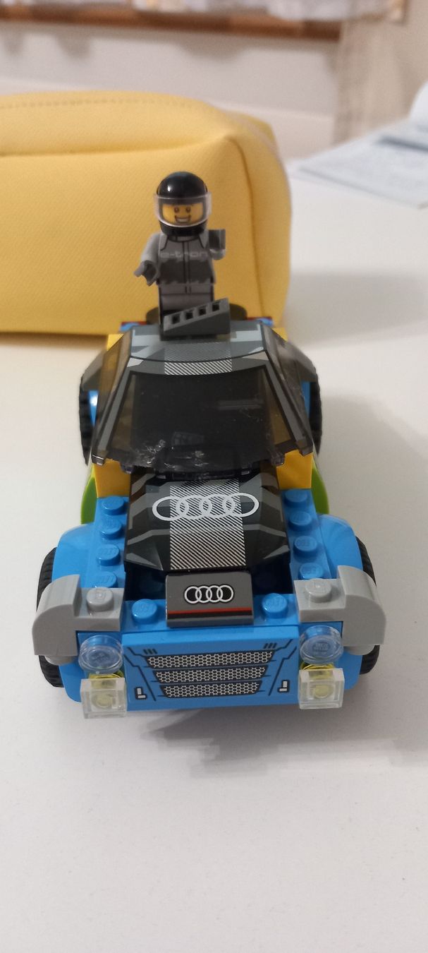 Lego Spielzeuge: LEGO AUDI mit Figur – Gebraucht aus Balsthal von Marica75 3