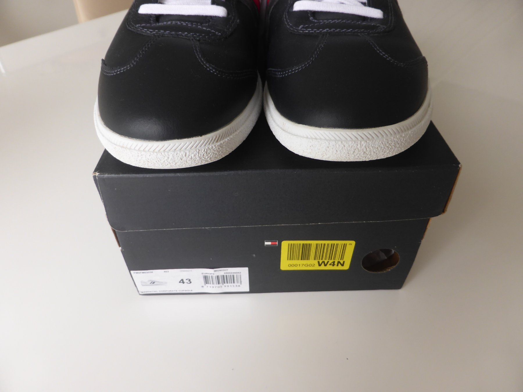 Tommy Hilfiger Scarpe da uomo: Schuhe  - Sneaker Tommy Hilfiger Gr. 43 – Usato da Trimmis venduto da bergamo10 6
