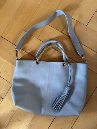 Hellblaue Lederhandtasche mit Raffia-Henkeln & Schulterrieme