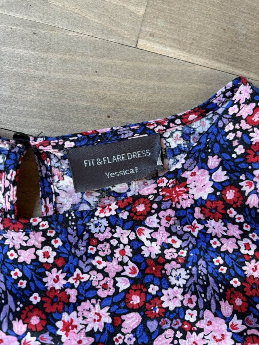 C&A Vestiti: Freizeitkleid C&A langarm Blumenmuster – Nuovo (secondo la descrizione) da Nürensdorf venduto da ali_qyh6 6