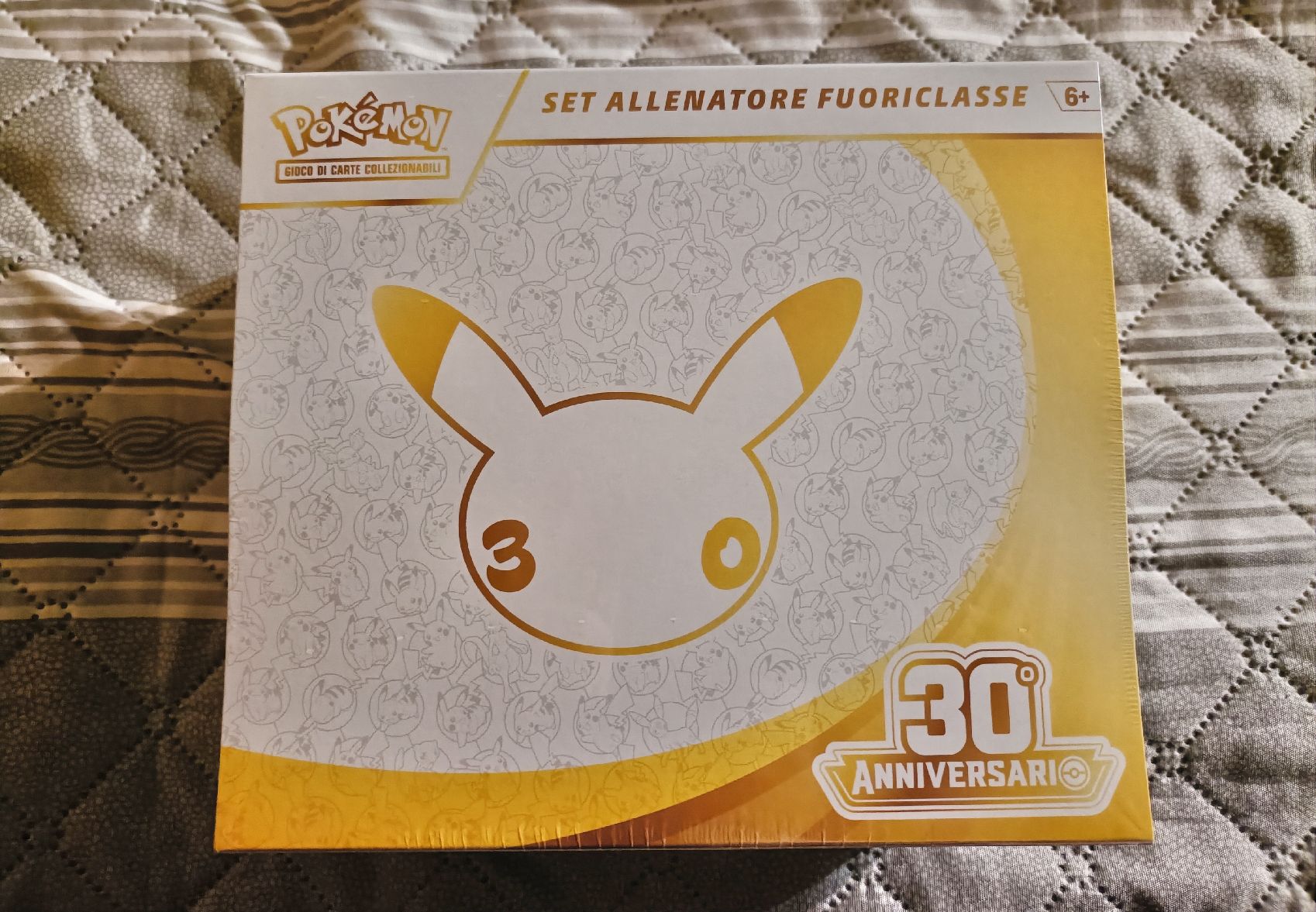 Pokémon Sammelbilder & Trading cards: Pokémon 30th ETB sealed IT – Neu und originalverpackt aus Lostallo von cha_lx5j