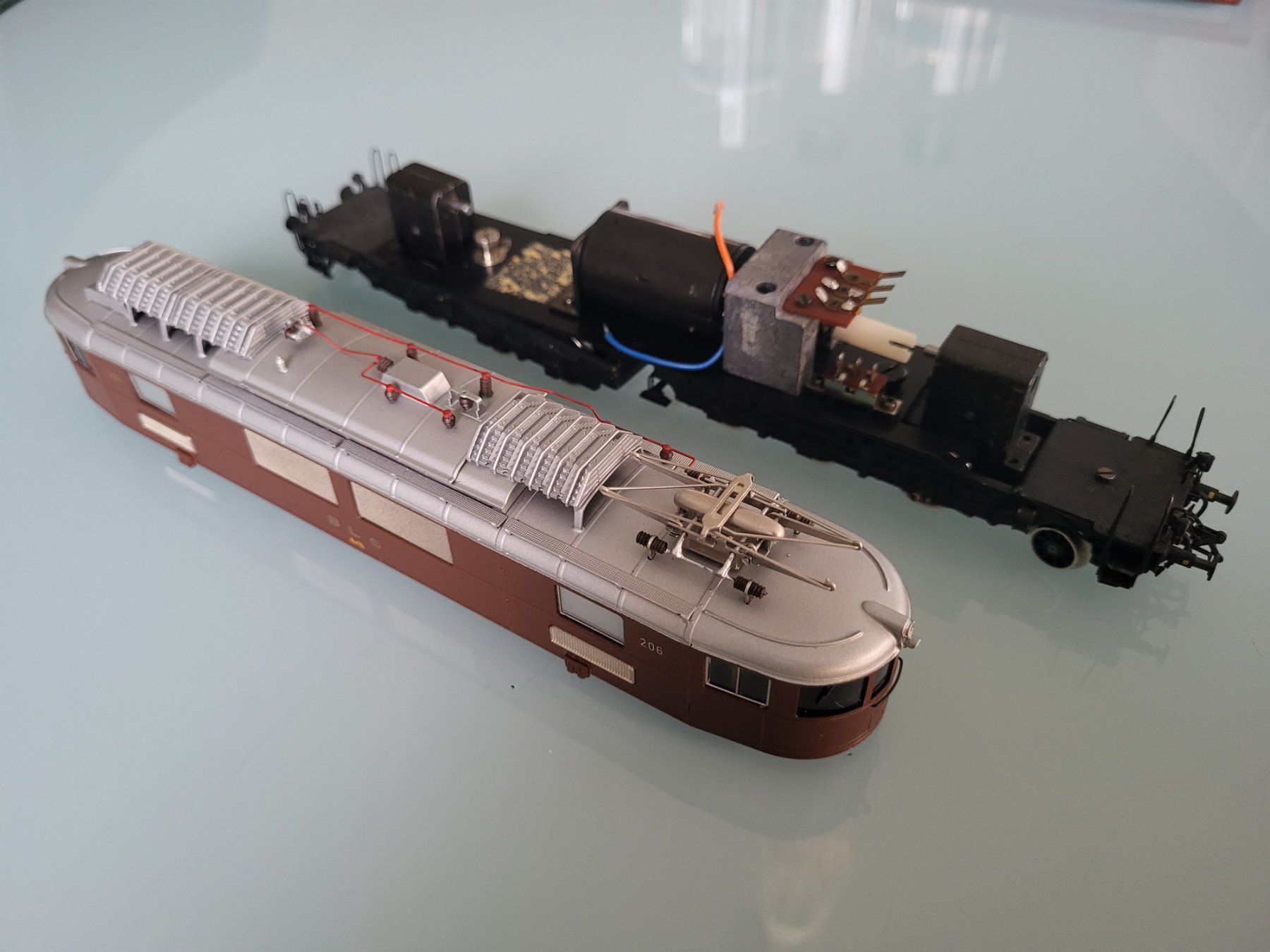 Metropolitan Modellini di ferrovie: H0  Metropolitan  BLS Ae 6/8  defekt – Difettoso da Oberburg venduto da sensetal 2