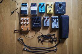 Diverses pédales de guitare