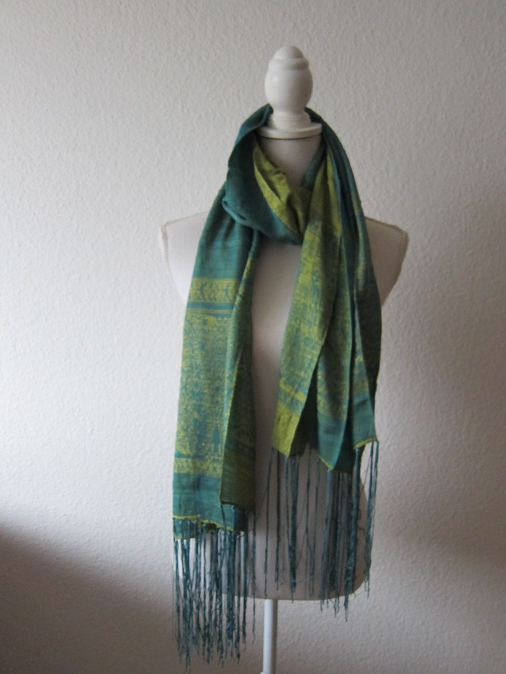 Foulard & Sciarpe: Schal mit Fransen, NEU! – Nuovo (secondo la descrizione) da Zürich venduto da Italia58