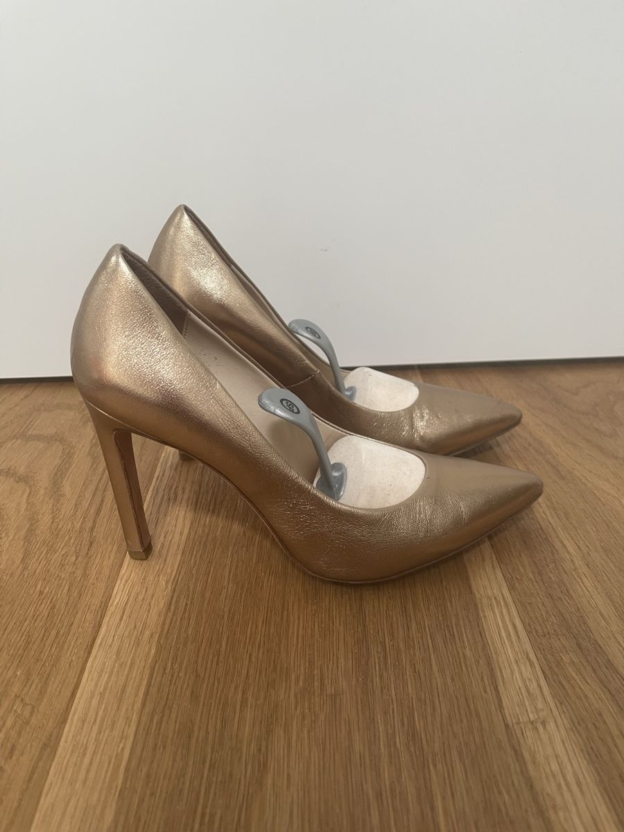 Navyboot Damenschuhe: Pumps gold, gr.38 – Gebraucht aus Luzern von Cyrill81