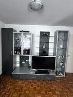 Wohnwand mit Vitrine und TV-Möbel gebraucht