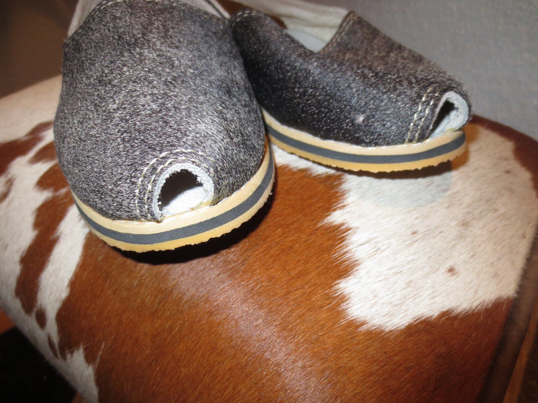 Scarpe da donna: Sandalette mit Echtfell Gr. 37 Neu – Usato da Männedorf venduto da Livingston 1