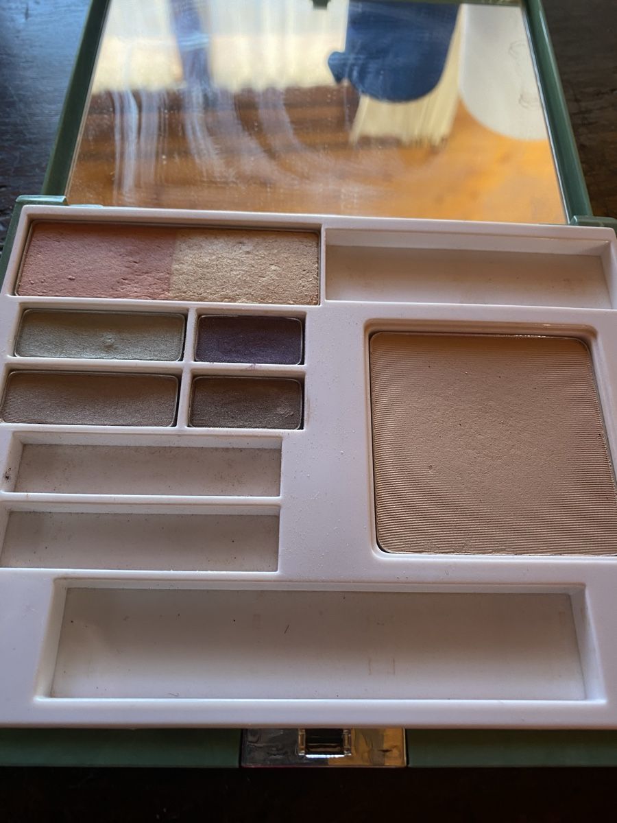 Clinique Make-up: CLINIQUE palette de maquillage – Gebraucht aus Belmont-sur-Lausanne von chu_vxf5 2
