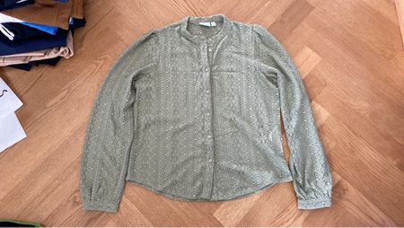Vila Damenbluse, Grösse S, grün gemustert, Herbst-Look