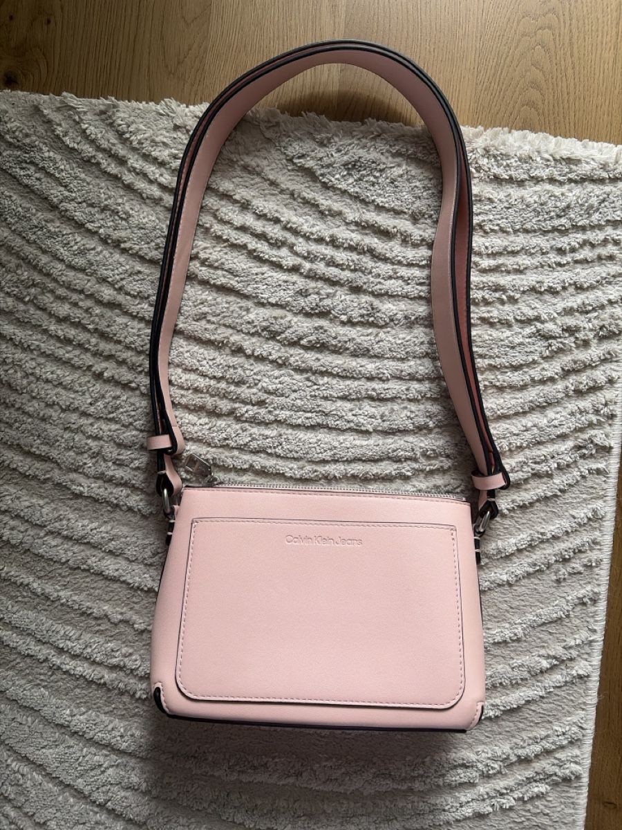 Calvin Klein Borse da donna: Tasche Calvin Klein  – Nuovo (secondo la descrizione) da Embrach venduto da lau_bc5d 1