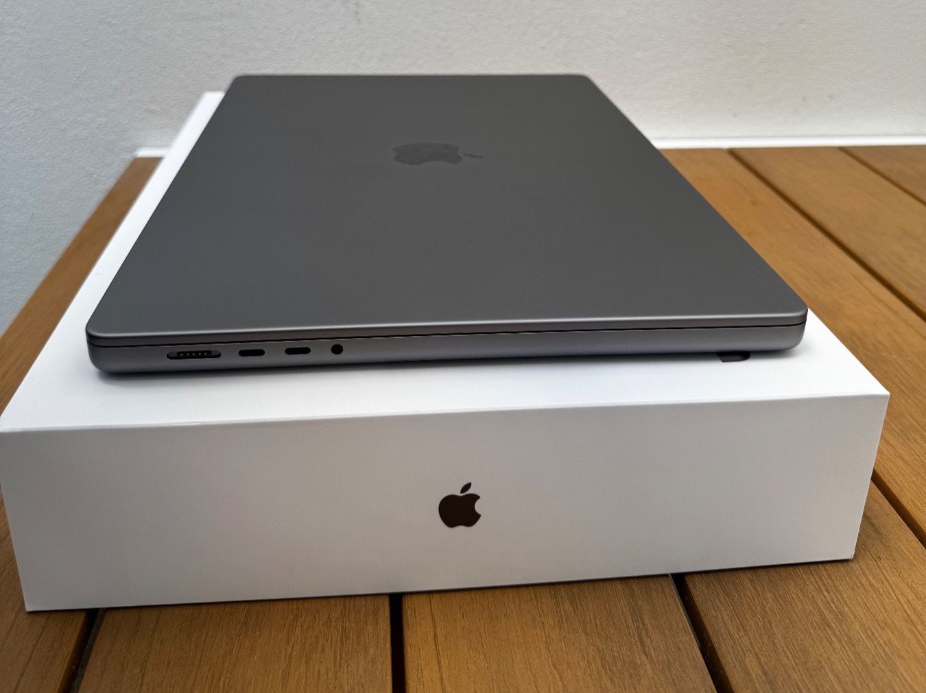 Apple Notebooks: MacBook Pro 16" M1 Pro – Gebraucht aus Salmsach von  4