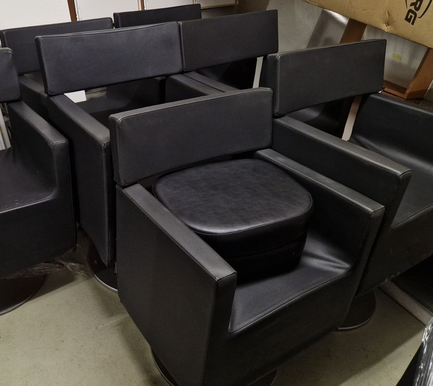 Sedie: 2 Eleganter Designer-Coiffeurstühle Philipp Stark (ev noch 4 – Usato da adliswil venduto da sie_5pcm 1