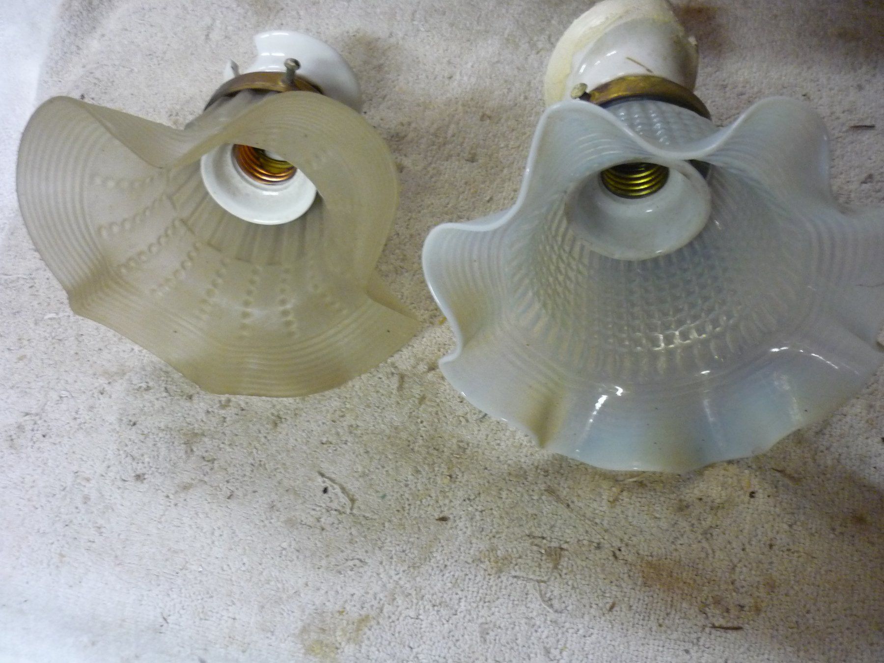 Lampen: 2 Antike Glaslampen E 27 – Gebraucht aus Ebnat-Kappel von chech 1