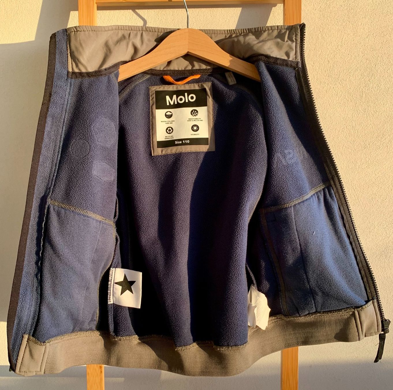 Molo Giacche & Cappotti: Kinder Jacke Softshell, Grösse 110, Marke Molo – Usato da Küsnacht ZH venduto da ast_26yp 3