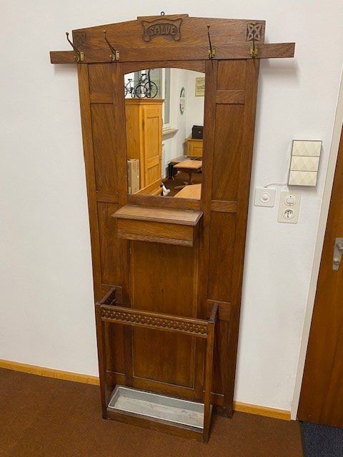 Antike Garderobe aus Holz Kaufen auf Ricardo