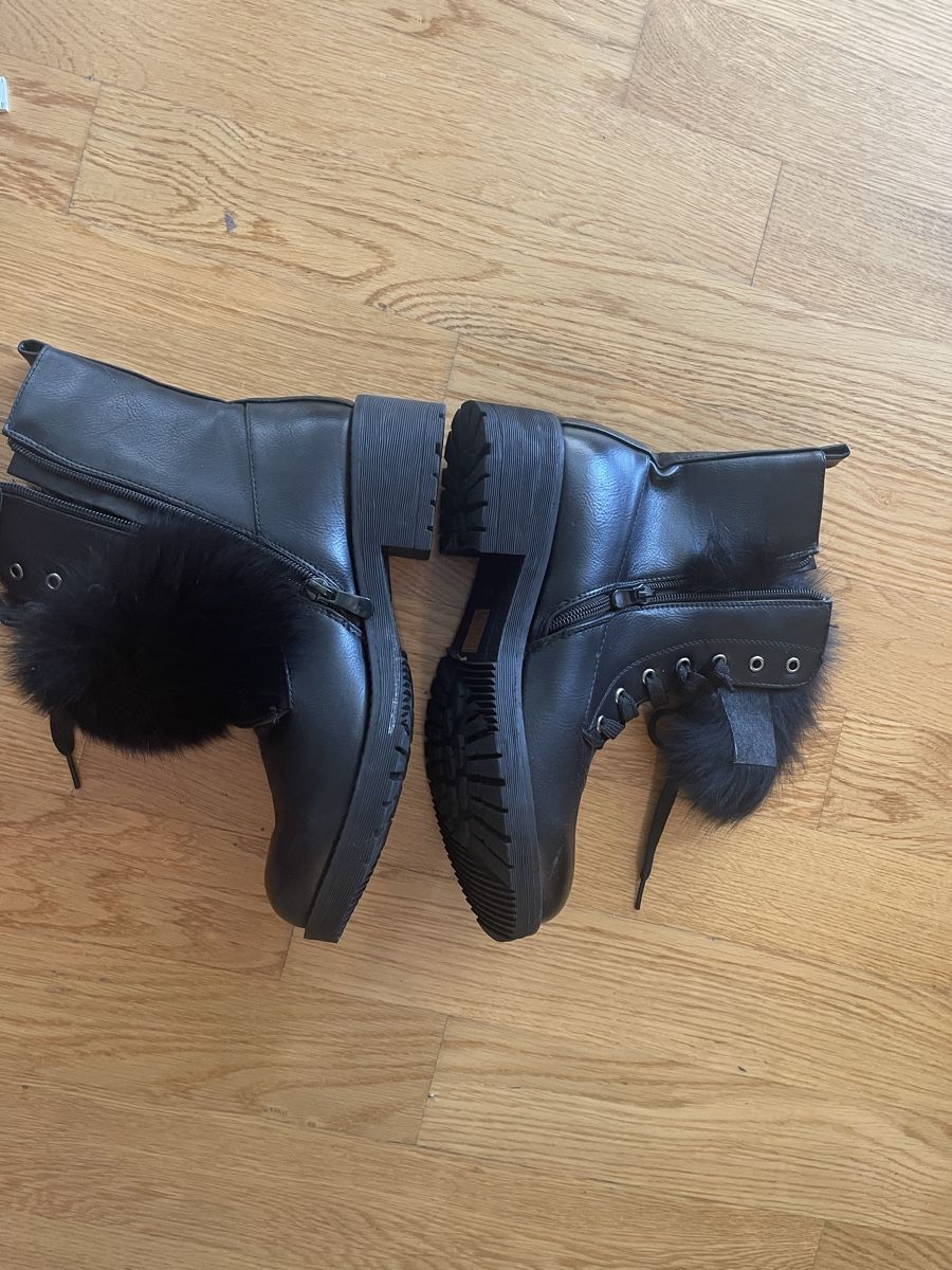 Damenschuhe: Schwarze Winterstiefel Gr. 38 mit echten Fellbommel – Gebraucht aus Rüschlikon von leo_mwz2 5