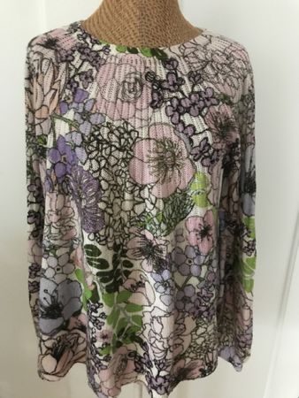 leichter Pullover aus Wolle neu