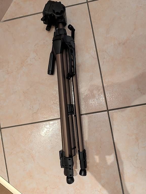 Poster & Bilder: Trépied Hama Star 62 – Gebraucht aus Collombey von dan_kf9j 2