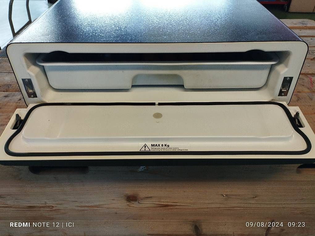Frigoriferi & Refrigeratori: Frigo 24V Scania, peut aussi avec 12V avec modification. – Usato da Cudrefin venduto da Titanium01 1