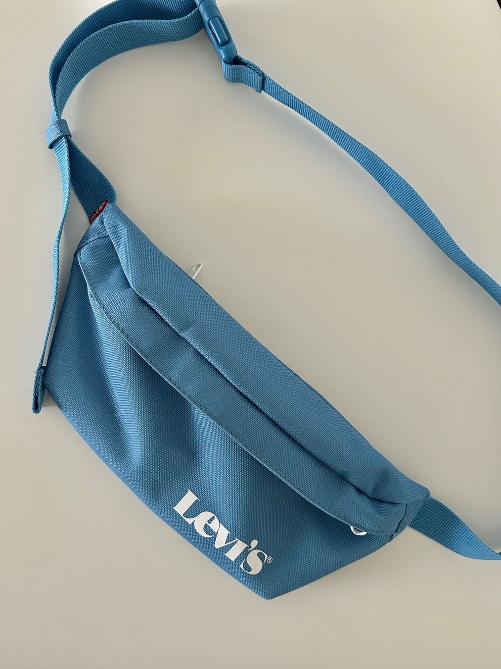 Levi's Borse da donna: LEVI'S SMALL BANANA SLING BAG – Usato da Zürich venduto da _nathalie_