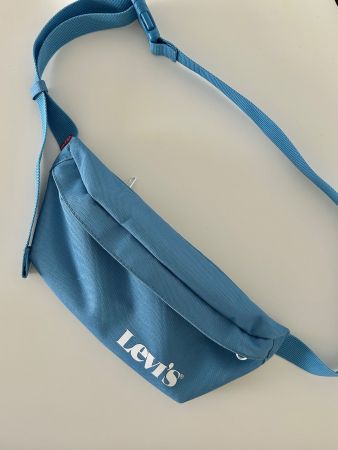 LEVI'S SMALL BANANA SLING BAG
