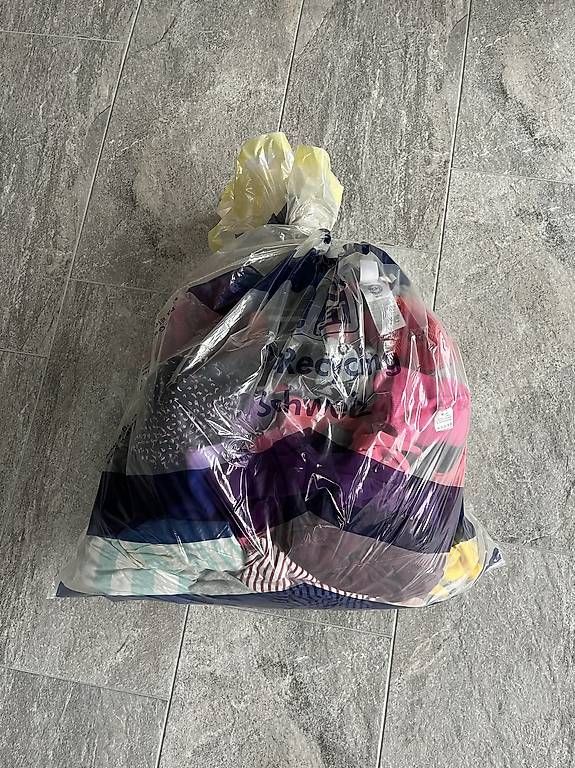 Lotti & Set di vestiti: Grosser Sack Kinderkleider Mädchen 98 - 116 – Usato da Oberengstringen venduto da elleth 1