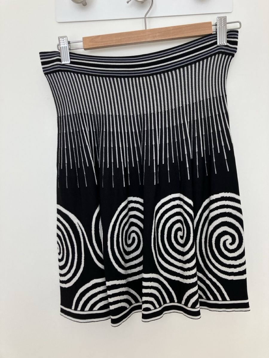 H&M Gonne: Schwarzer Strick Minirock mit Spiralmuster, Grösse M – Usato da Arbon venduto da gab_tkx8