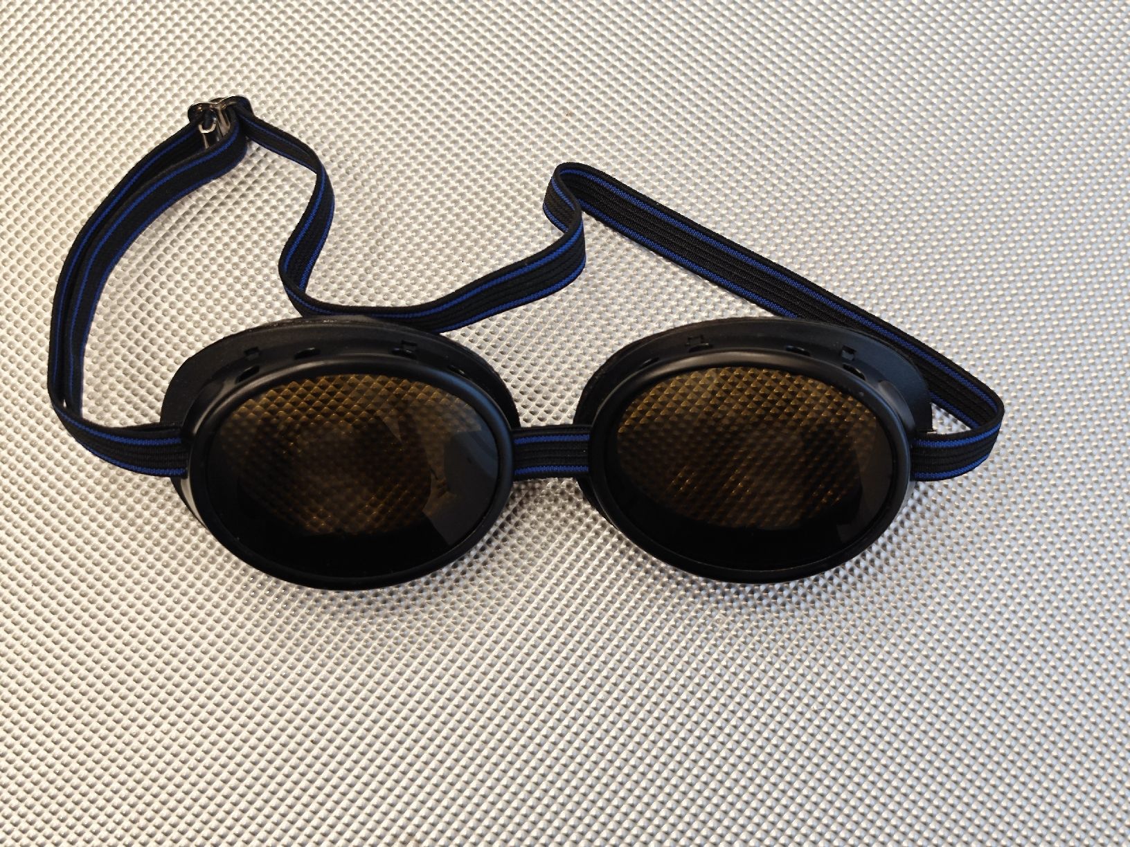 Occhiali & Lenti: CEBE Brille 01/86, Schweizer Armee, mit Etui – Usato da Comano venduto da Mary922