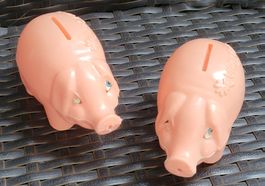 2 Vintage "Schweinderl" Kunststoff 60/70er Jahre 