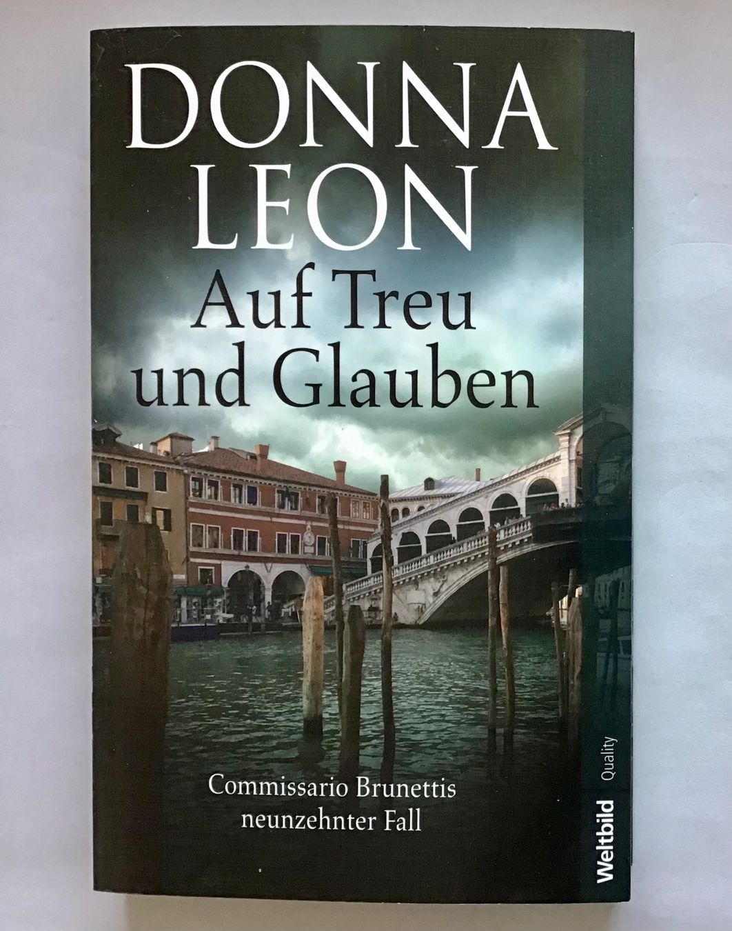 Bücher: Donna Leon, Fall 19: Auf Treu und Glauben – Neu (gemäss Beschreibung) aus Bubendorf von Alpenheidi