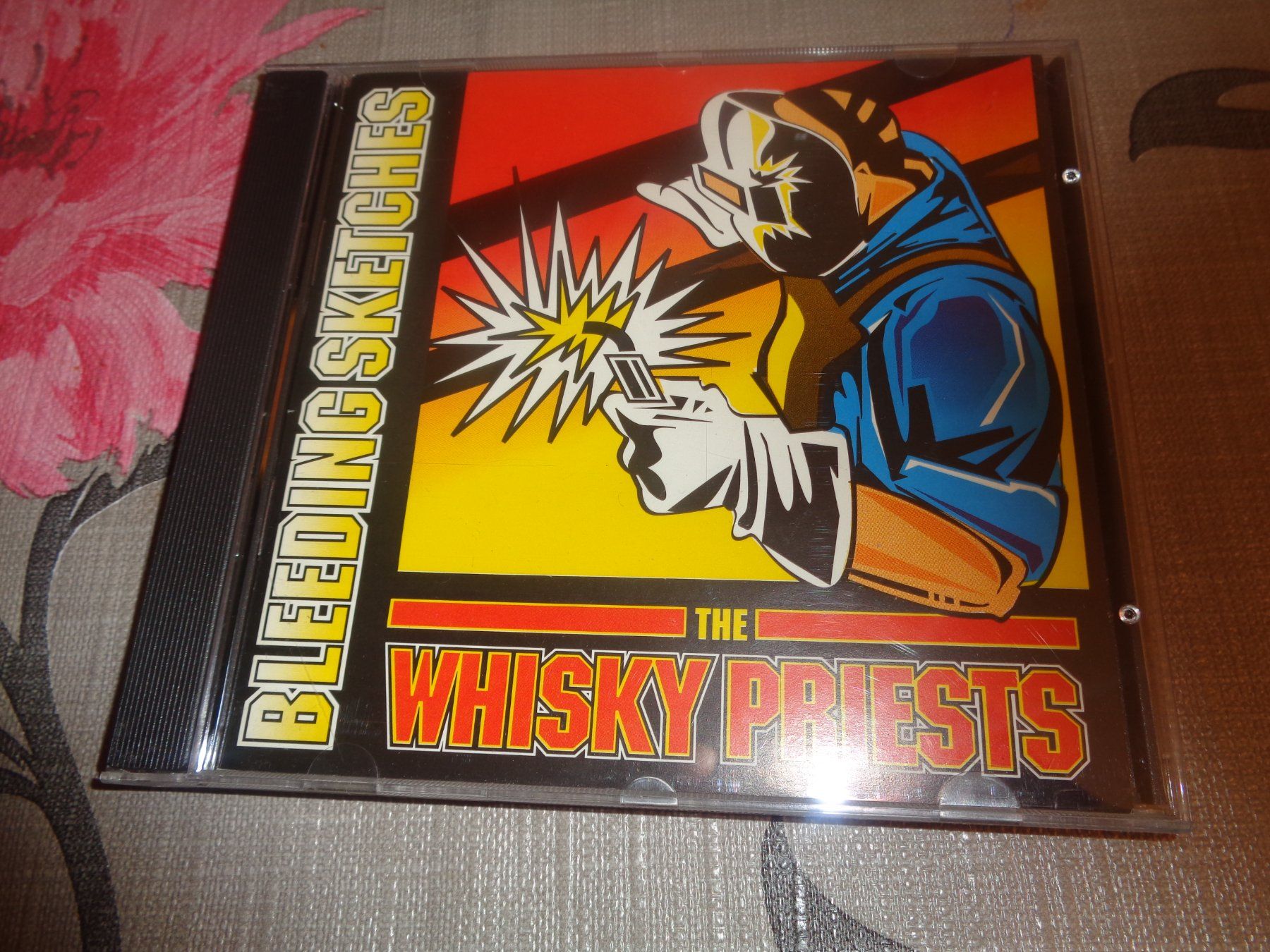CDs: The Whisky Priests - Bleeding Sketches CD – Gebraucht aus Olten von Disc-Ausverkauf