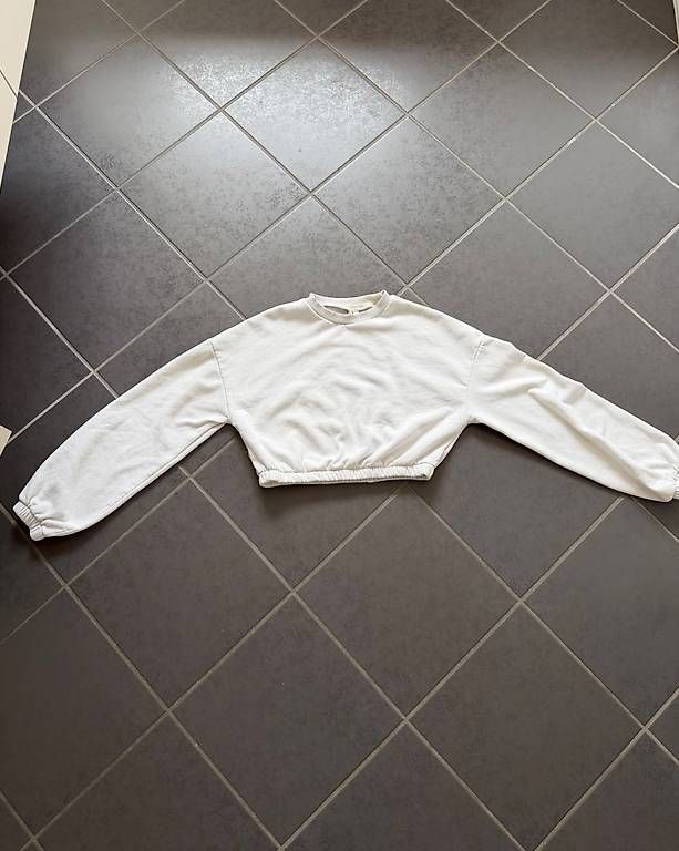 Maglioni & Felpe: Kurzes weisses Sweatshirt – Usato da Affeltrangen venduto da janaleiin 1