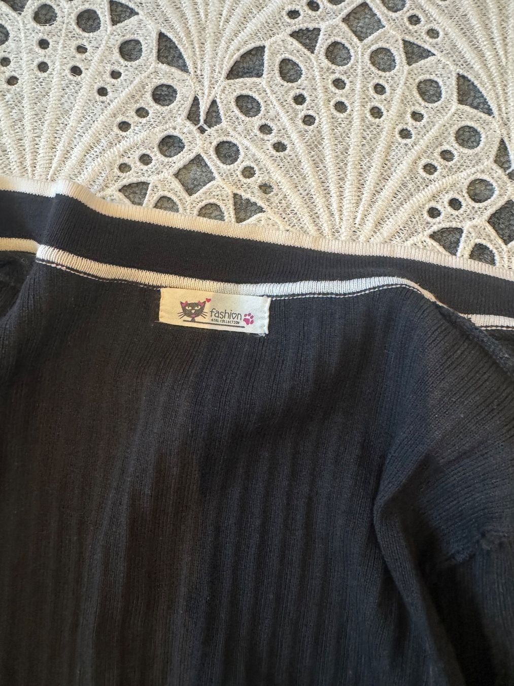 Jacken: Schwarze Strickjacke mit weissen Details Gr S – Gebraucht aus Frenkendorf von Style365 6