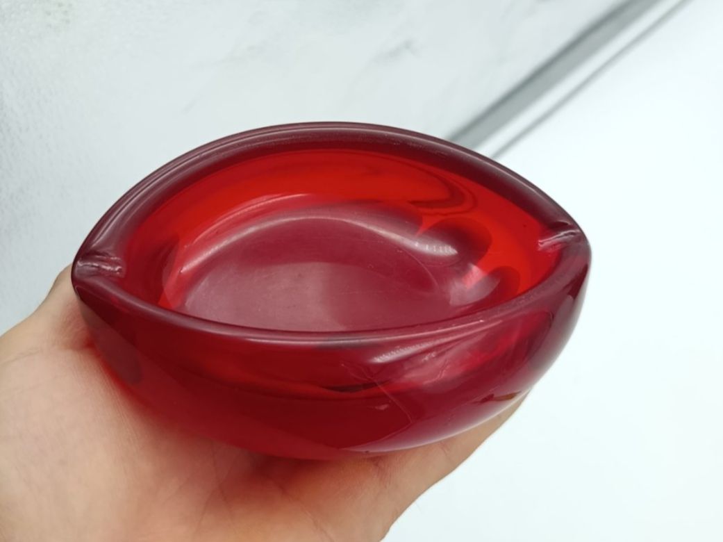 Aschenbecher: Vintage Aschenbecher rot Lippe – Gebraucht aus Wil SG von Donaldus