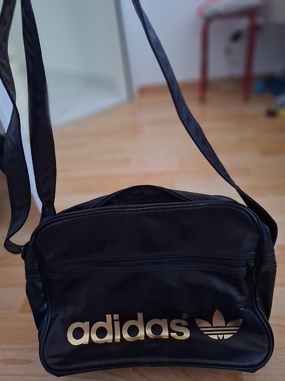 Adidas Taschen: Sporttasche Adidas – Gebraucht aus Wetzikon ZH von Petra210 1