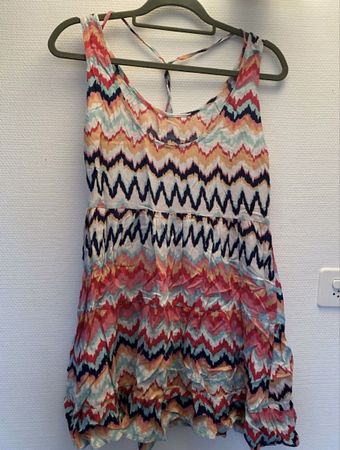 SOMMERKLEID MIT ZICKZACKMUSTER GRÖSSE M
