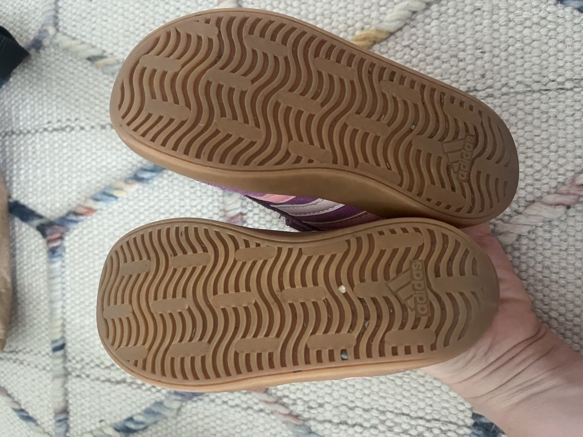 Schuhe für Mädchen: Adidas Mädchen Schuhe – Gebraucht aus Zürich von torokbalint84 2