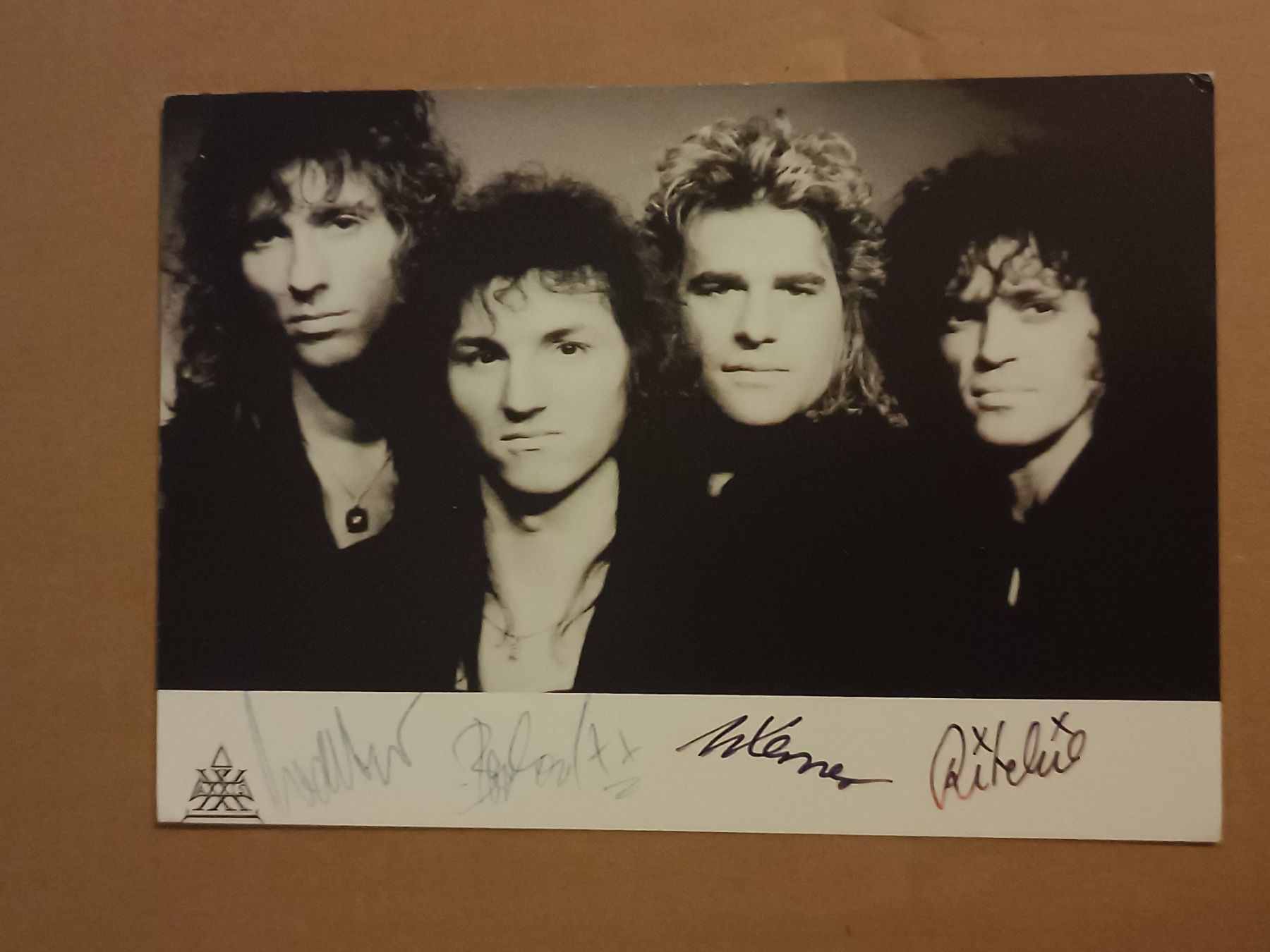 Autografi: AXXIS -  original Autogramm – Usato da Menziken venduto da Artographs