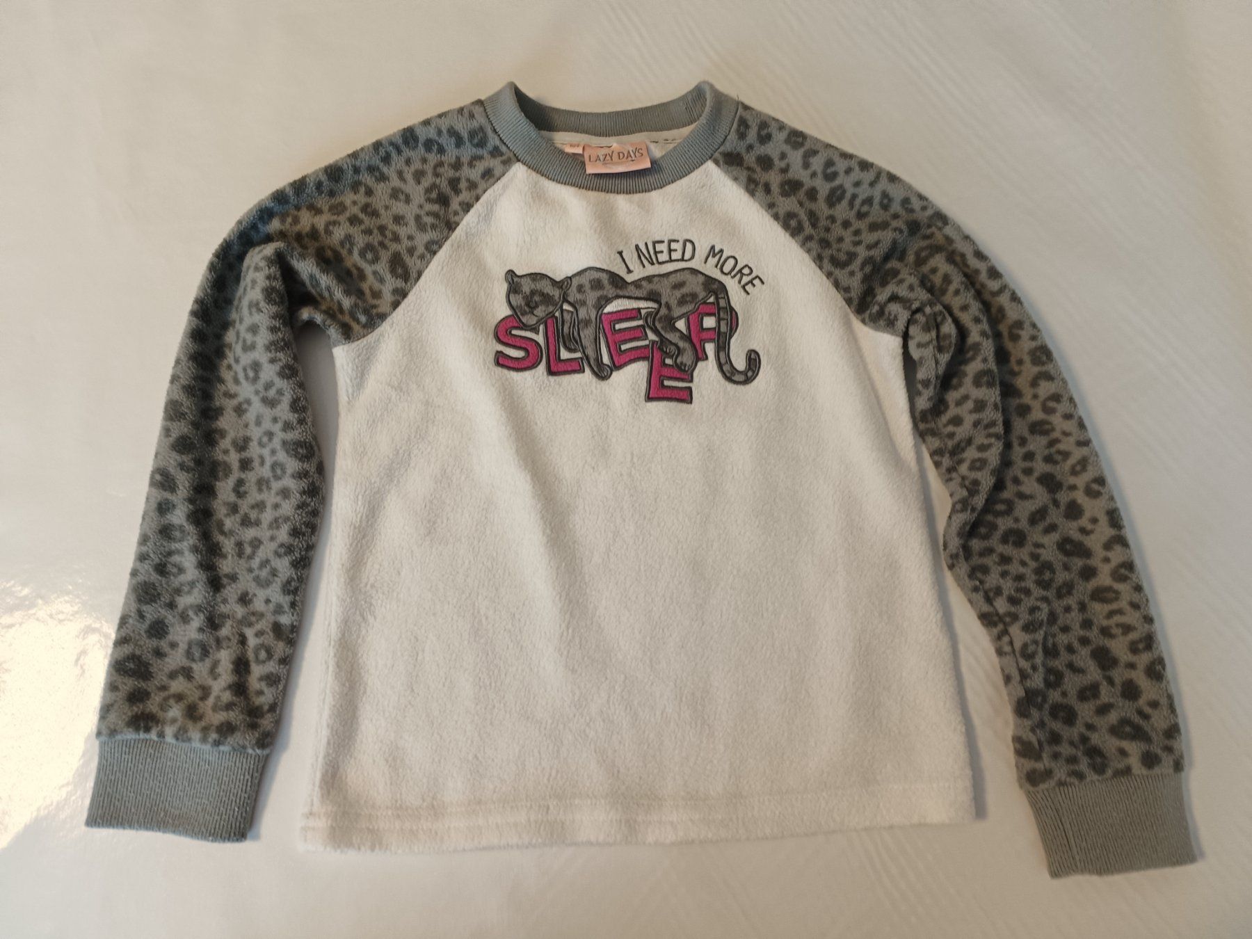 Pigiama & Simili: Lazy Days Plüsch Pyjama Gr 104 Mädchen, Grau warm Leopard – Usato da Oberhofen Thun'see venduto da cri_6md2 3