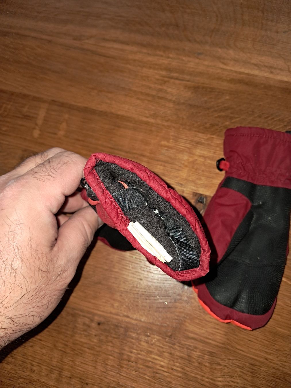 Guanti: Moufles rouge 4-5 ans – Usato da Le locle venduto da juliensaran 3