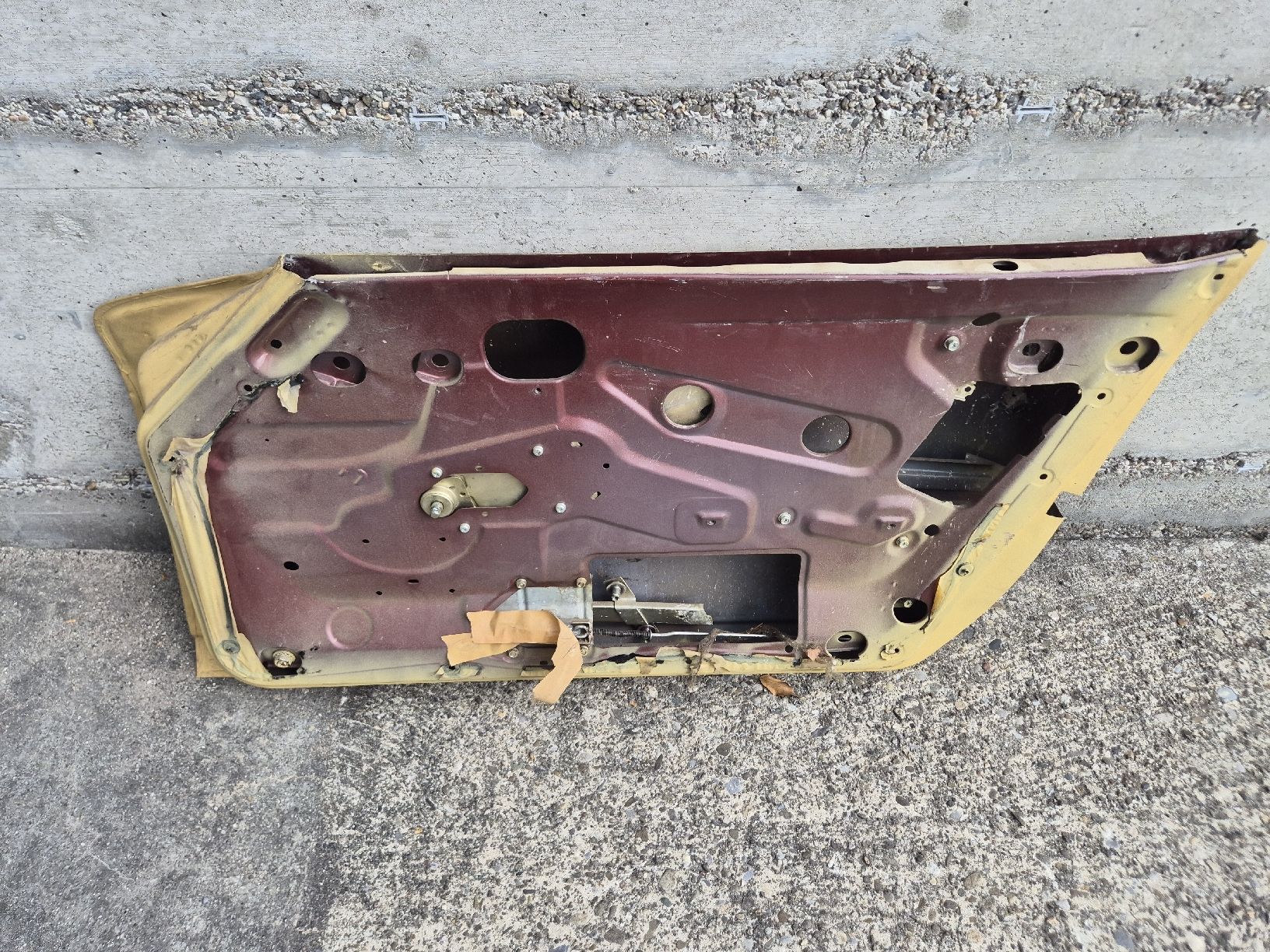Nissan Tutti pezzi di ricambio auto: Datsun 240 Z Türe rechts  – Usato da Wangen b. Olten venduto da madmax05 1