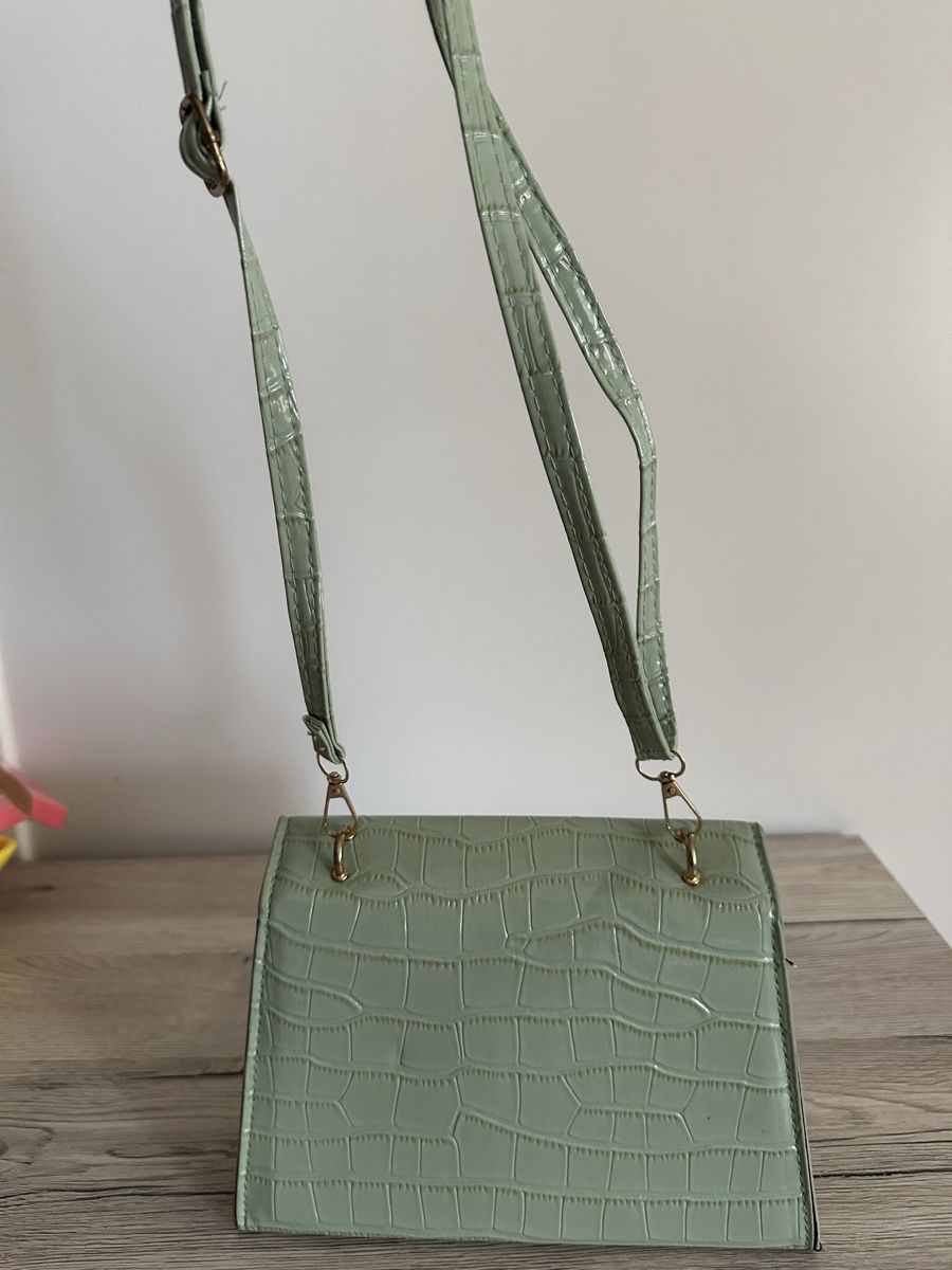 Sacs femmes: Grüne Handtasche in Kroko-Optik – Neuf (Voir description) à Dänikon ZH par oliveira_4 1