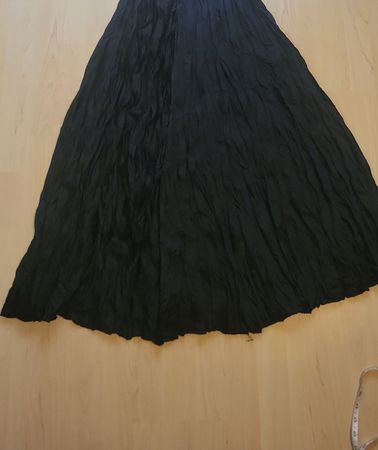 Eleganter langer Rock in schwarz, ca. Grösse 34