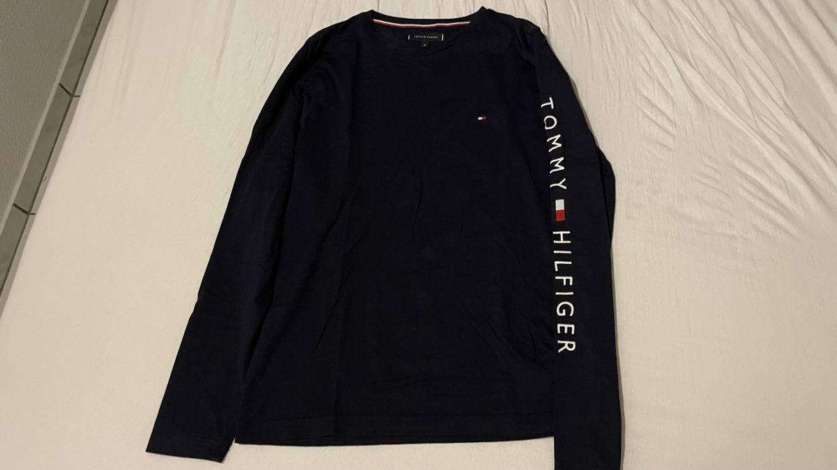 Tommy Hilfiger Pullover & Sweatshirts: Tommy Hilfiger leichter Pullover – Neu (gemäss Beschreibung) aus Derendingen von iva_cm7m